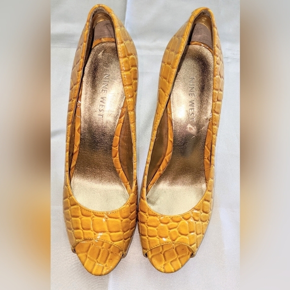 Nine West Liatris Peep Toe Platform Pump Golden Yellow Vegan Leather Sz 5 1/2 - Picture 3 of 9